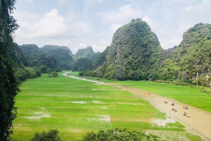 Tam Coc, Mua Cave & Hoa Lu: Private Guided Adventure in Ninh Binh, Vietnam