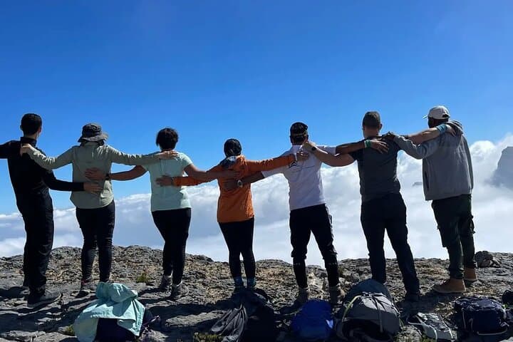 Summit Jebel Shams South: Full Summit Expedition to the Gulf's Highest Peak photo 5
