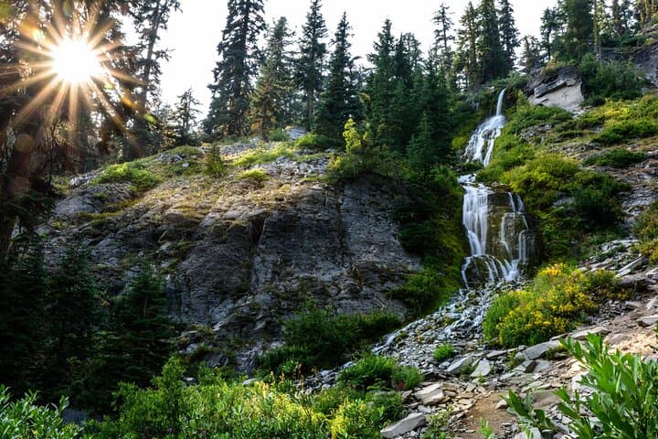 Crater Lake Self-Guided Driving Audio Tour — Rim Drive Highlights & Practical Guide