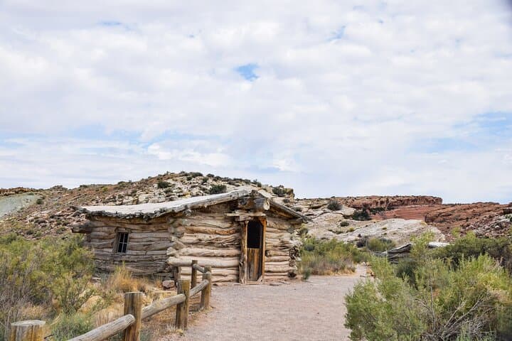 Delicate Arch Trail Audio Walking Tour: Self-Guided Hike to Utah's Iconic Arch photo 4