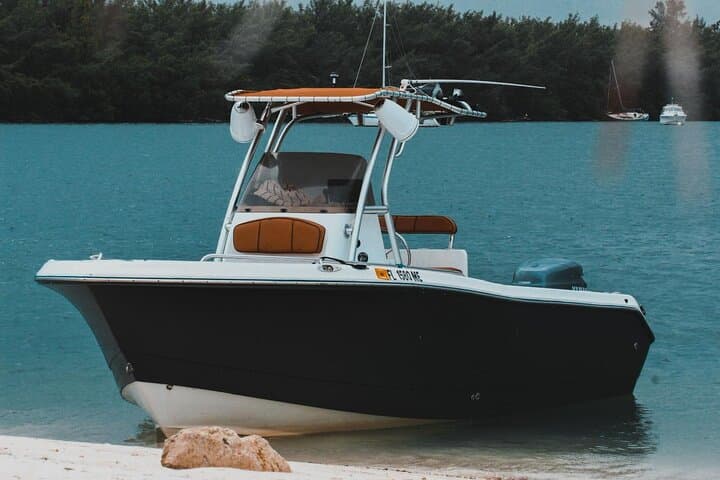 Private Miami Boat Tour: Custom Two-Hour Biscayne Bay Cruise photo 2
