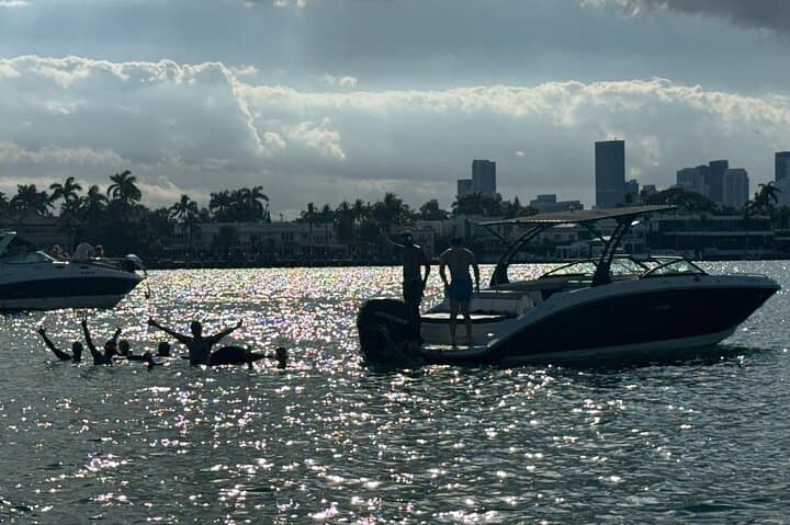 Private Miami Boat Tour with Champagne, Sandbars & Floating Mat photo 4