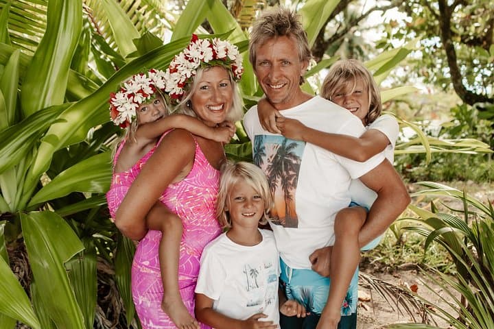 Rarotonga Private Beach Photo Session — 1-Hour Family & Couples Portraits photo 1