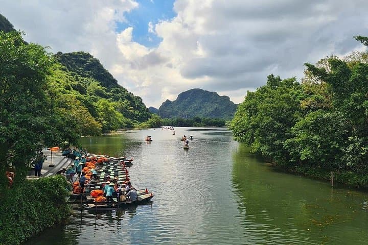 Ninh Binh Day Trip: Bai Dinh Pagoda & Trang An Boat Cruise from Hanoi photo 3