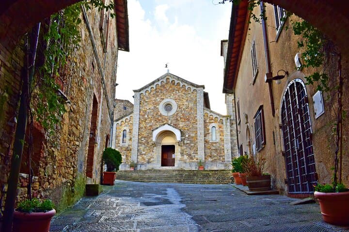 Chianti and Castles Day Tour from San Gimignano — Wine Tastings, Castellina & Monteriggioni photo 3