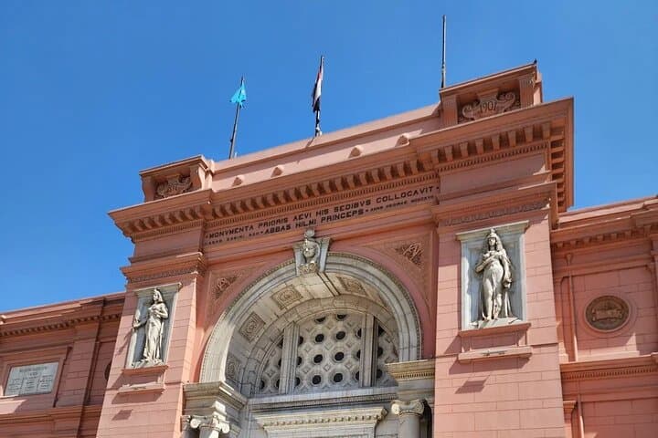 Private Cairo Day Tour: Egyptian Museum, Old Cairo & Khan el-Khalili Bazaar