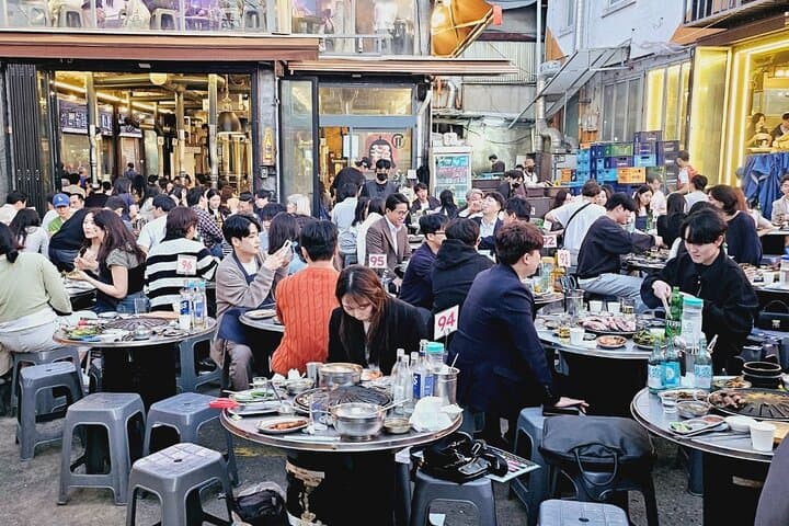 One-Day Seoul: Hanbok Photos, BBQ Alley and Jjimjilbang Recovery