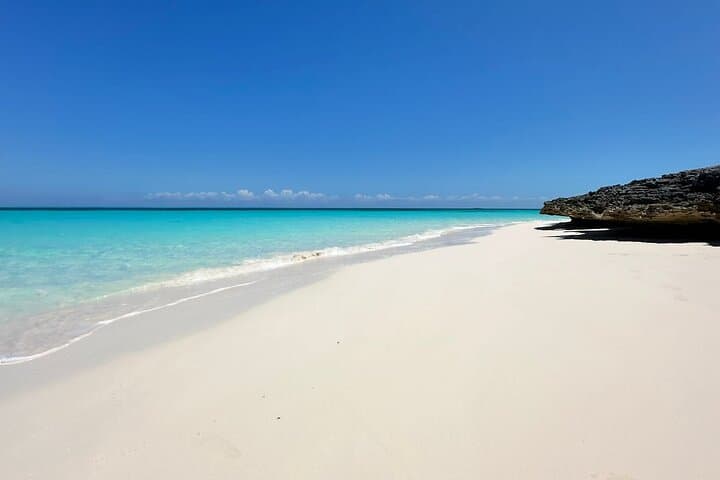 Nassau Island-Hopping by 45ft Powerboat: Snorkel Turtles, Sandy Cay & Beach Bar Lunch photo 3