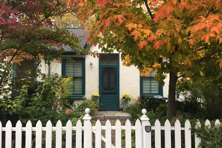 Cabbagetown Walking Tour: Victorian Homes, Riverdale Farm & The Necropolis photo 4
