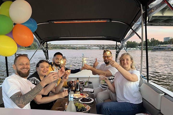 Private Vistula River Cruise in Warsaw — 1-Hour Motorboat for 9 with Skipper photo 4