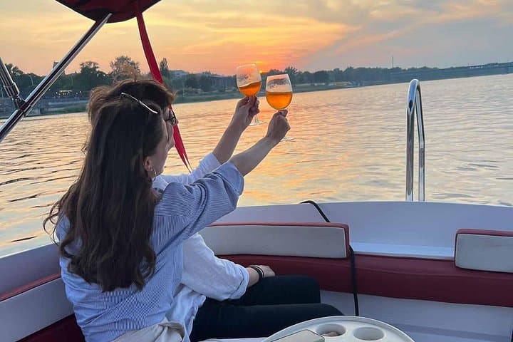 Private Vistula River Cruise in Warsaw — 1-Hour Motorboat for 9 with Skipper photo 3