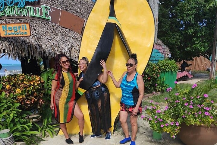 Negril Seven Mile Beach & Rick's Cafe: Swim, Snorkel and Sunset Cliff-Diving Tour photo 2