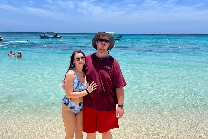 Roatán Private Excursion: Monkeys & Sloths, Chocolate, Rum Tasting & West Bay Beach photo 4