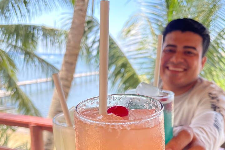 Roatán Private Excursion: Monkeys & Sloths, Chocolate, Rum Tasting & West Bay Beach photo 5