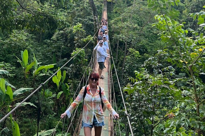 Roatán Private Excursion: Monkeys & Sloths, Chocolate, Rum Tasting & West Bay Beach photo 6