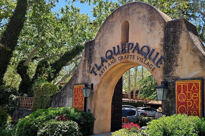 Sedona Vortex & Vineyards: Private Wine Tour to Tlaquepaque, Stupa, Page Springs & Da Ranch photo 2