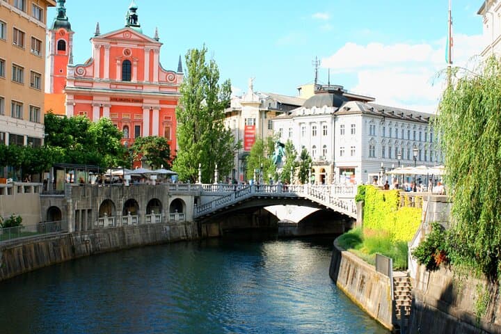 Ljubljana 2.5-Hour Walking Tour with Local Guide — Old Town Highlights photo 3
