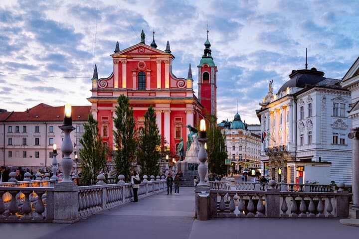 Ljubljana 2.5-Hour Walking Tour with Local Guide — Old Town Highlights photo 4
