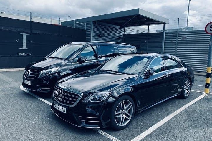 Private Full-Day Chauffeur Tour from London City to Stonehenge and Bath photo 1