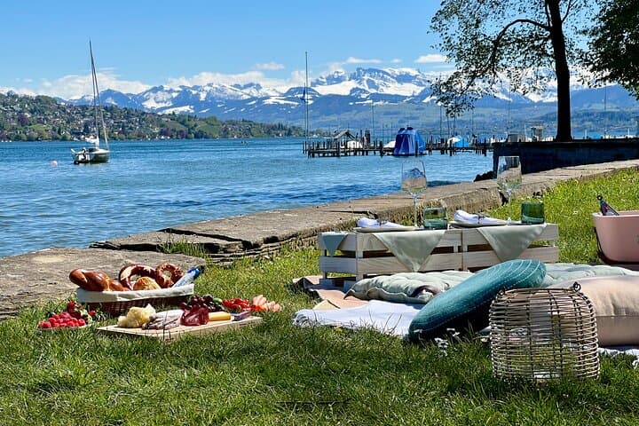 Luxury Picnic on Lake Zurich — Private Two‑Hour Lakeside Experience