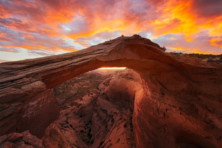 Eggshell Arch Sunset Tour: Navajo Mountain Golden-Glow Photography Guide photo 3