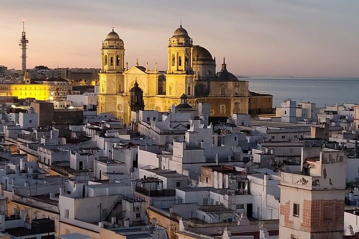 Live Like a Local in Cádiz: French-Language Walking Tour of Neighborhood Life photo 2