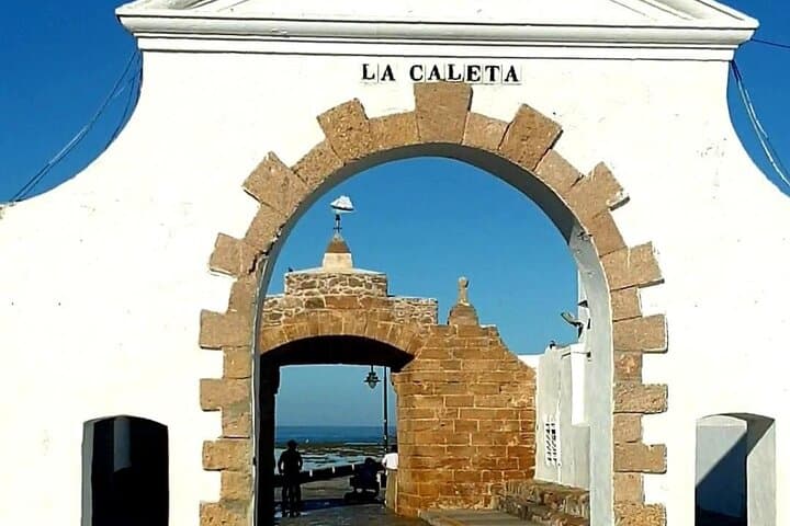 Live Like a Local in Cádiz: French-Language Walking Tour of Neighborhood Life photo 5