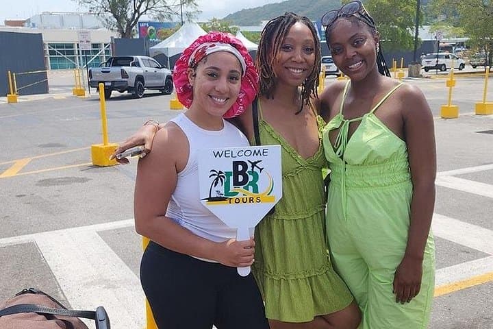 Stress-Free Private Roundtrip Airport Transfers in Montego Bay