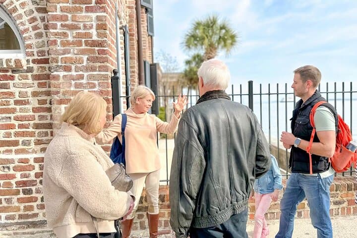 Charleston History and Horticultural Walking Tour: Gardens, Architecture & Colonial Stories photo 2