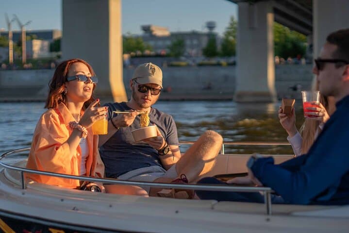 Private Vistula River Cruise in Warsaw — 1-Hour Charter for Four photo 4