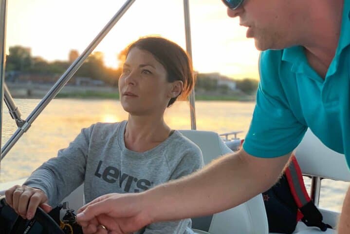 Private Vistula River Cruise in Warsaw — 1-Hour Charter for Four photo 5
