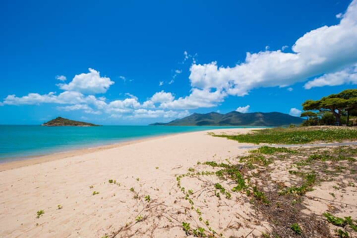 Cape Gloucester Helicopter Getaway: Airlie Beach Flight and Resort Visit