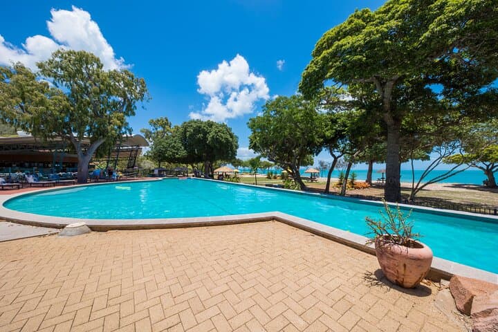 Cape Gloucester Helicopter Getaway: Airlie Beach Flight and Resort Visit photo 2