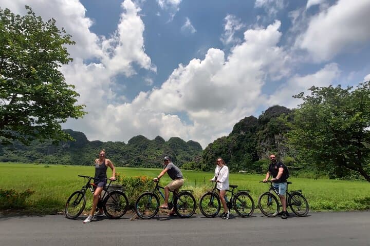 Mua Cave Tam Coc Hoa Lu Private Day Tour: Boat, Cycle & Local Family Visit