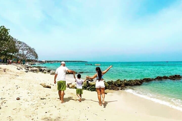 Barú Island Day Trip: Playa Cristal, Freedom Beach & Luminous Plankton Experience photo 3