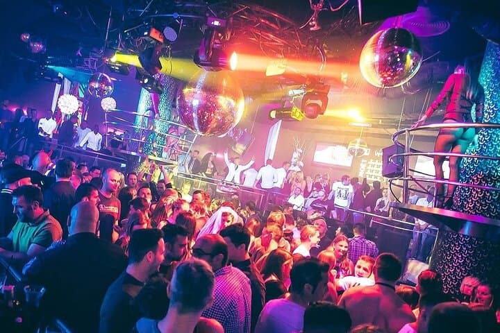 Prague Bachelor Night: VIP Pub Crawl, Lap Dance & Club Entry