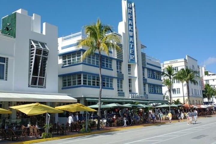 Private Miami Art Deco Walking Tour: South Beach Architecture & Versace Mansion
