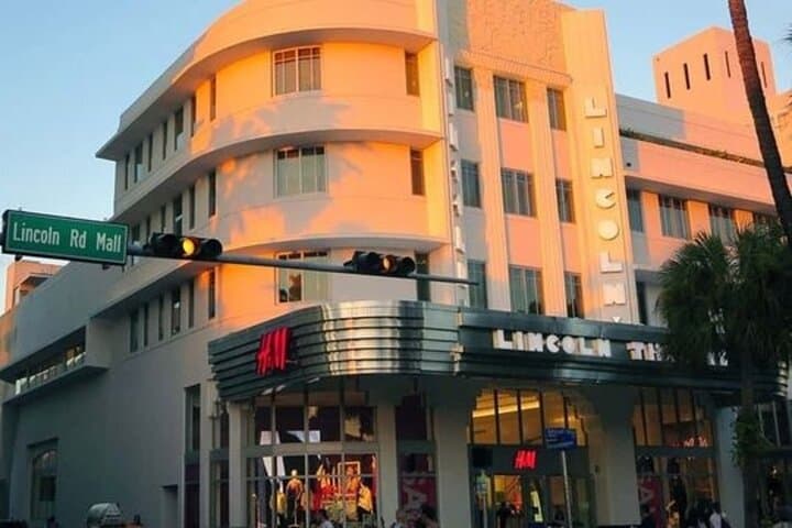 Private Miami Art Deco Walking Tour: South Beach Architecture & Versace Mansion photo 2