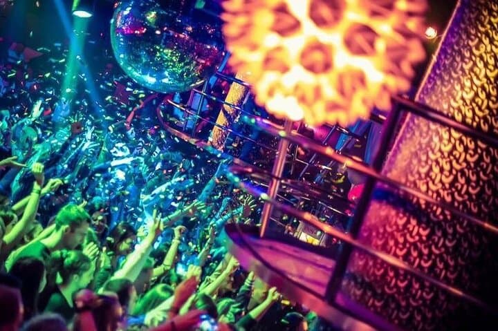 Prague Bachelor Night: VIP Pub Crawl, Lap Dance & Club Entry photo 4