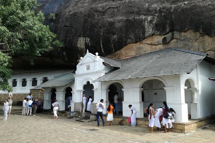 Sigiriya & Dambulla Day Tour from Katunayake: Climb Sigiriya Rock and Explore Dambulla Cave Temple photo 6
