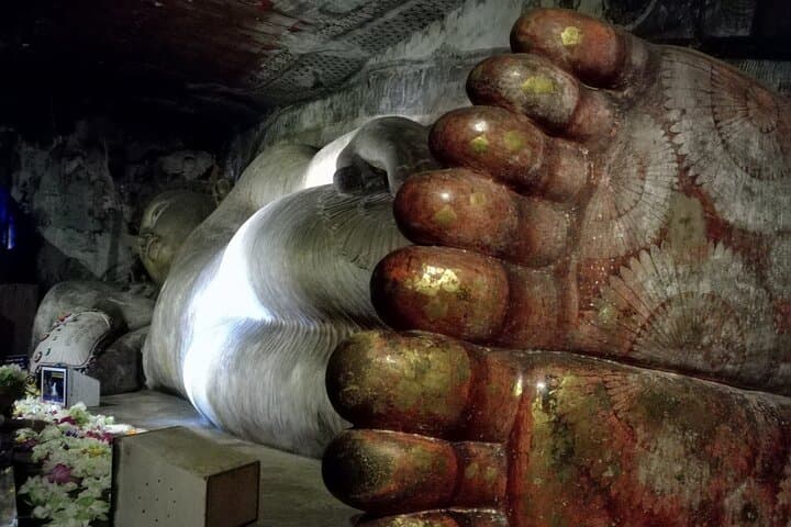 Sigiriya & Dambulla Day Tour from Katunayake: Climb Sigiriya Rock and Explore Dambulla Cave Temple photo 2