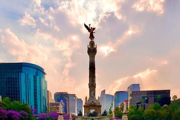 Mexico City Bike Tour: Chapultepec, Reforma & Zócalo Cycling Experience photo 1