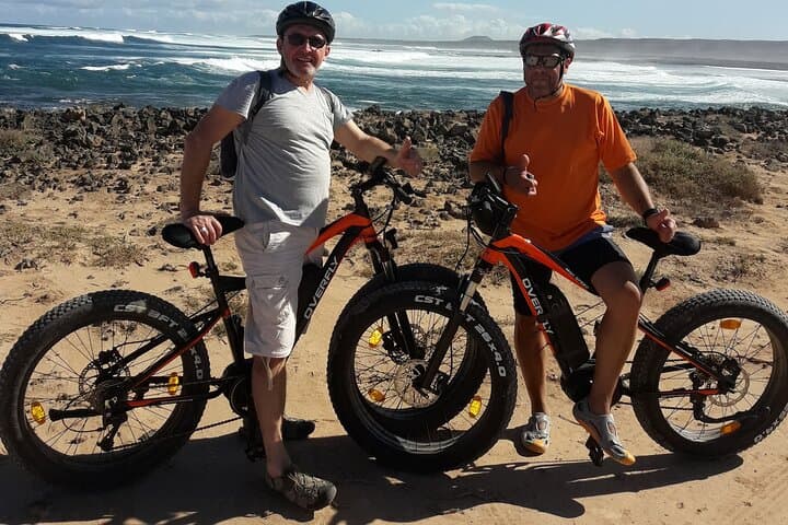 Fat E-Bike Tour of Fuerteventura: 5-Hour Volcano, Dunes & El Cotillo from Lanzarote