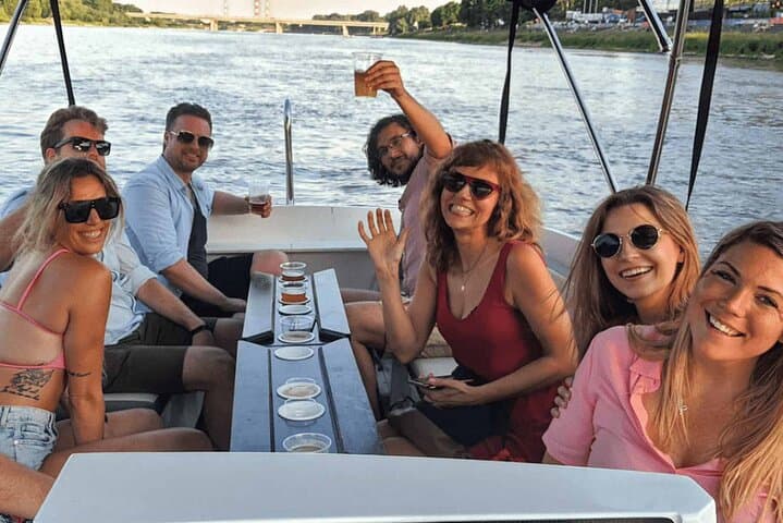 Private 2-Hour Vistula Motorboat Cruise in Warsaw: Skyline, Bridges & Riverside Life