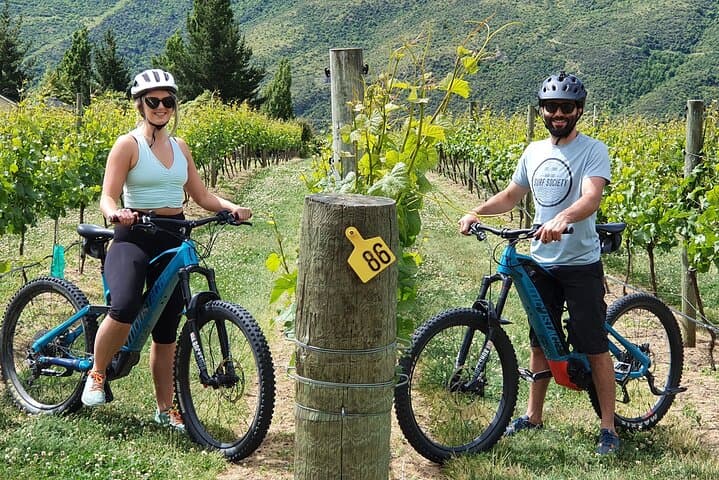 Guided eBike Wine Tour Ride to the Vines — Queenstown eBike & Winery Experience
