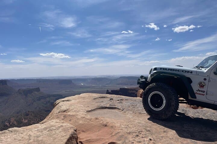 Conquer Hell’s Revenge: Moab’s Ultimate Private 4x4 Jeep Adventure photo 6