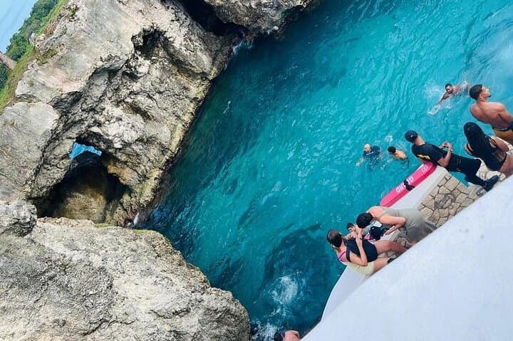 Sunset at Rick's Cafe Negril: Cliff Views, Jumps & Jamaican Evenings photo 4
