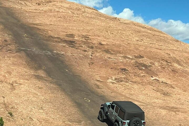 Conquer Hell’s Revenge: Moab’s Ultimate Private 4x4 Jeep Adventure photo 5