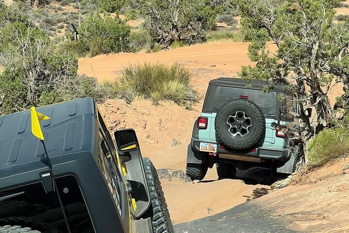 Conquer Hell’s Revenge: Moab’s Ultimate Private 4x4 Jeep Adventure photo 3