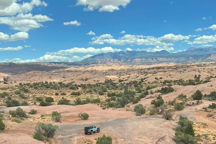 Conquer Hell’s Revenge: Moab’s Ultimate Private 4x4 Jeep Adventure